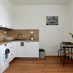 Airstay Prague Apartment: Grebovka