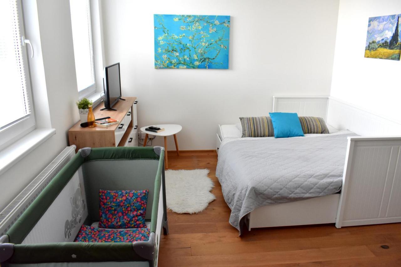 Airstay Apartment: Grebovka *